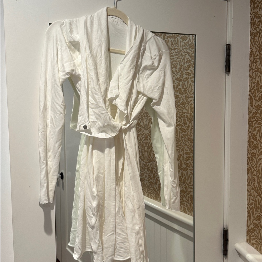 Lunya Cream Relaxed Fit short robe NEW never worn